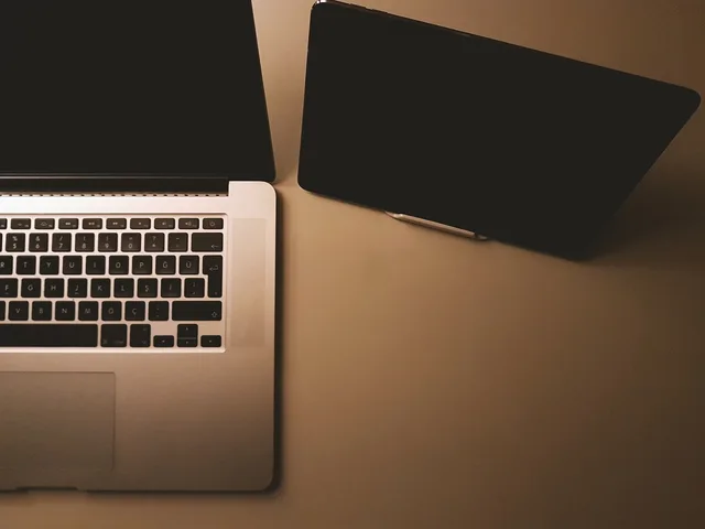 laptop, computer, gadget, modern, technology, electronics, research, work, business, table, desk, office, brown business, brown computer, brown office, brown technology, brown laptop, brown desk, brown research. 7 free keyword research tools for UK small business owners