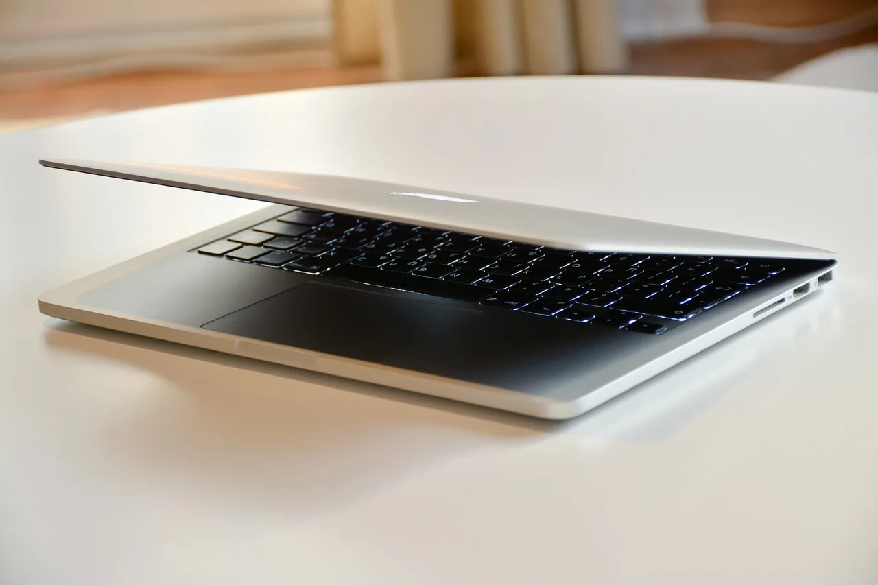 laptop, apple, macbook, computer, browser, research, study, school, business, work, desk