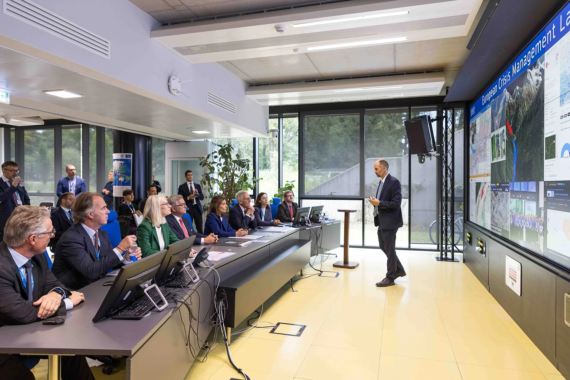 Commissioner Magnus Brunner visited the Security Campus event's exhibition area and talked to JRC scientists in the stands. Here at the European Crisis Management Lab (ECML).